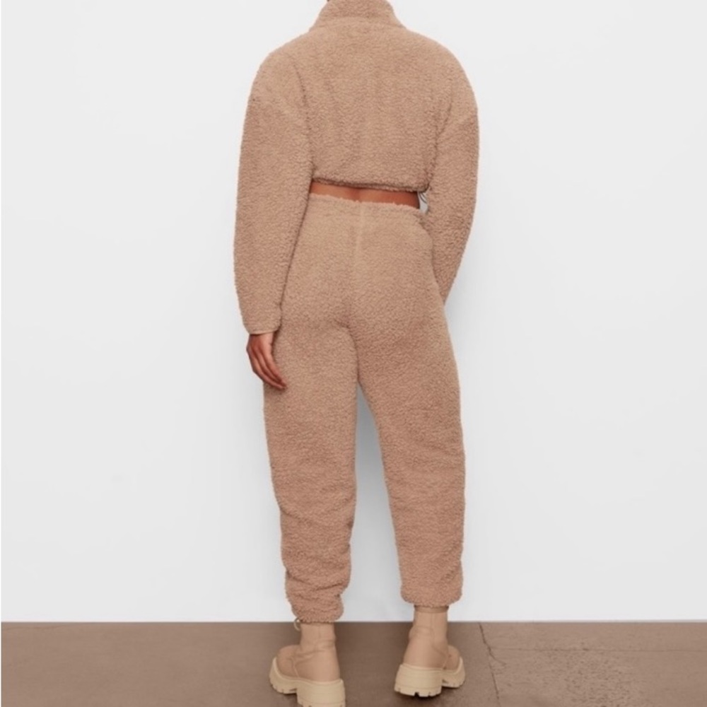 SKIMS Tan Fleece Track Pants & Joggers - Picture 2 of 7